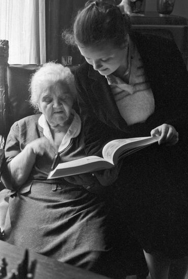 Assisting single senior citizens in Moscow free of charge