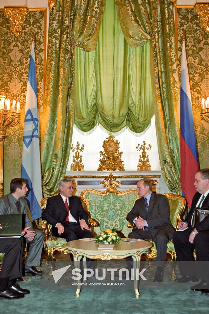 Russian President Vladimir Putin and Israeli President Moshe Katsav