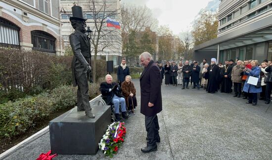 France Russia Pushkin Monument