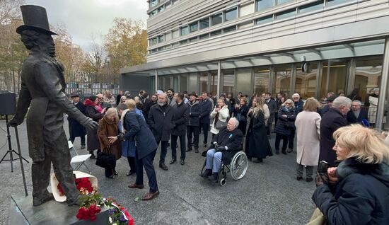 France Russia Pushkin Monument