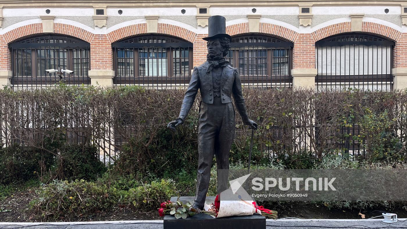 France Russia Pushkin Monument