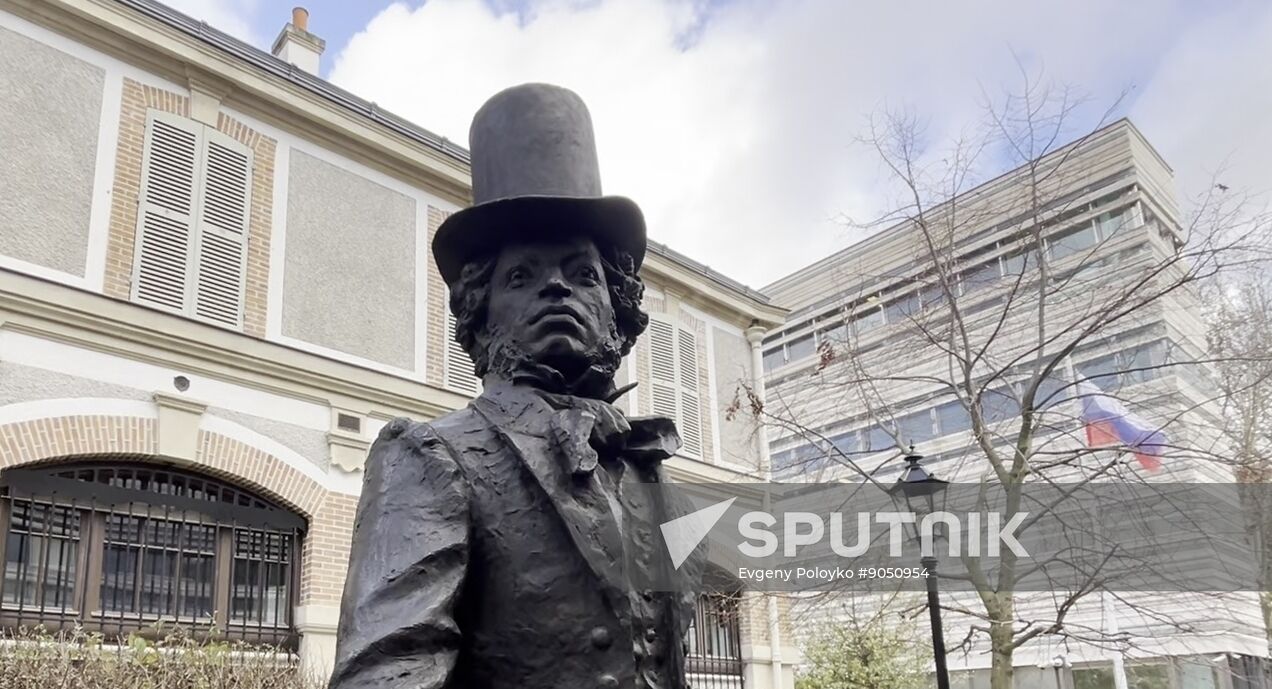 France Russia Pushkin Monument