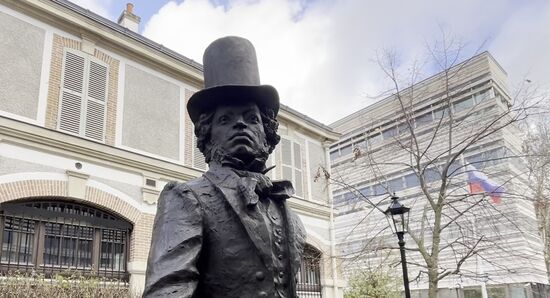 France Russia Pushkin Monument