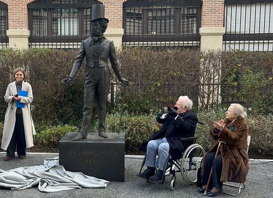 France Russia Pushkin Monument