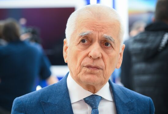 The 2025 Young Scientists Congress. Gennady Onishchenko, Russian Academy of Education. Credit is mandatory when using the photo. Location: Russia, Federal territory 'Sirius'. Author: Ilya Pitalev. 2025 Young Scientists Congress