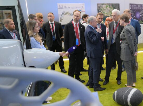 The 2025 Young Scientists Congress. Andrey Fursenko, Aide to the President of the Russian Federation; Elena Shmeleva, Head, Talent and
Success Foundation. Credit is mandatory when using the photo. Location: Russia, Federal territory 'Sirius'. Author: Kristina Kormilitsyna. 2025 Young Scientists Congress