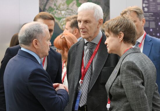 The 2025 Young Scientists Congress. Andrey Fursenko, Aide to the President of the Russian Federation; Elena Shmeleva, Head, Talent and
Success Foundation. Credit is mandatory when using the photo. Location: Russia, Federal territory 'Sirius'. Author: Kristina Kormilitsyna. 2025 Young Scientists Congress