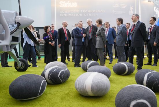 The 2025 Young Scientists Congress. Andrey Fursenko, Aide to the President of the Russian Federation; Elena Shmeleva, Head, Talent and
Success Foundation. Credit is mandatory when using the photo. Location: Russia, Federal territory 'Sirius'. Author: Kristina Kormilitsyna. 2025 Young Scientists Congress