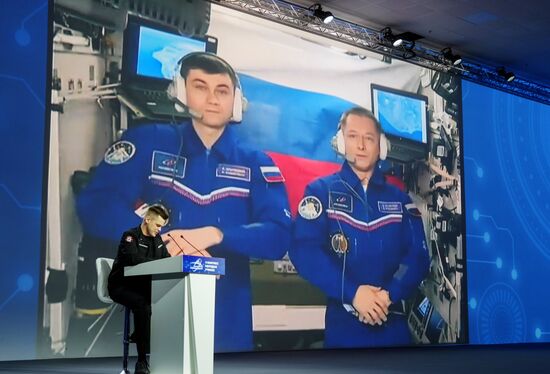 2025 Young Scientists Congress. Interactive Meeting with Russian Cosmonauts