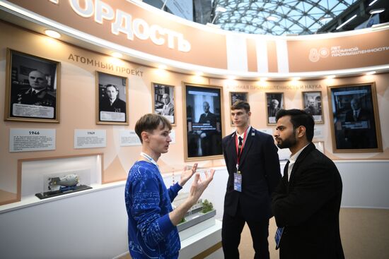 The 2025 Young Scientists Congress. The stand of the Kurchatov Institute National Research Center. Credit is mandatory when using the photo. Location: Russia, Federal territory 'Sirius'. Author: Vladimir Astapkovich. 2025 Young Scientists Congress