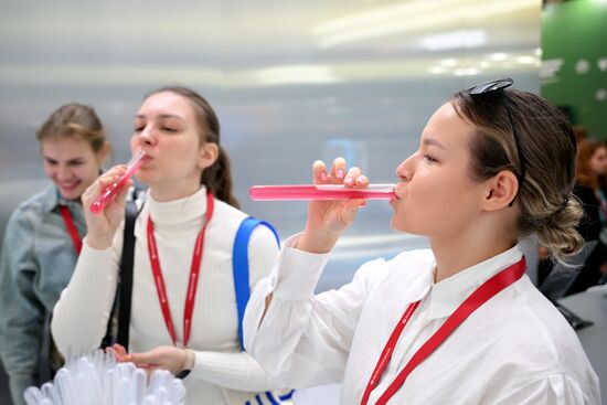 The 2025 Young Scientists Congress. The stand of Moscow Innovation Cluster. Credit is mandatory when using the photo. Location: Russia, Federal territory 'Sirius'. Author: Vladimir Astapkovich. 2025 Young Scientists Congress