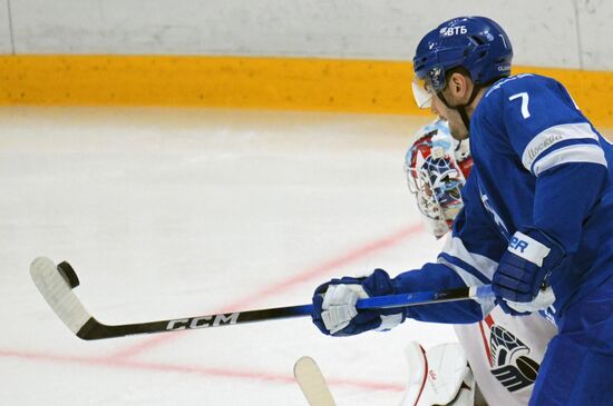Russia Ice Hockey Kontinental League Dynamo - Lokomotiv