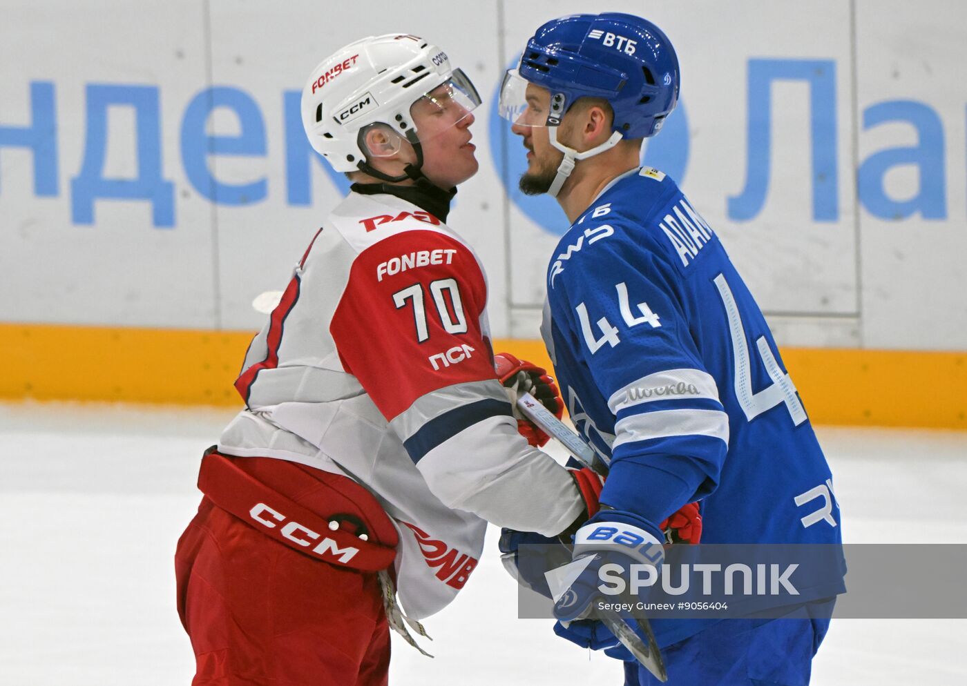 Russia Ice Hockey Kontinental League Dynamo - Lokomotiv