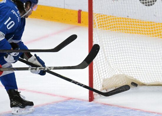 Russia Ice Hockey Kontinental League Dynamo - Lokomotiv