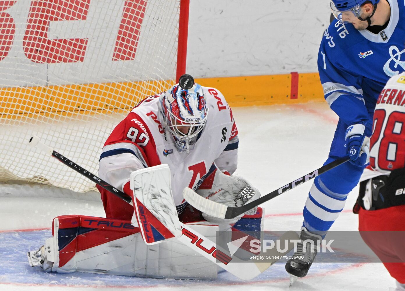 Russia Ice Hockey Kontinental League Dynamo - Lokomotiv