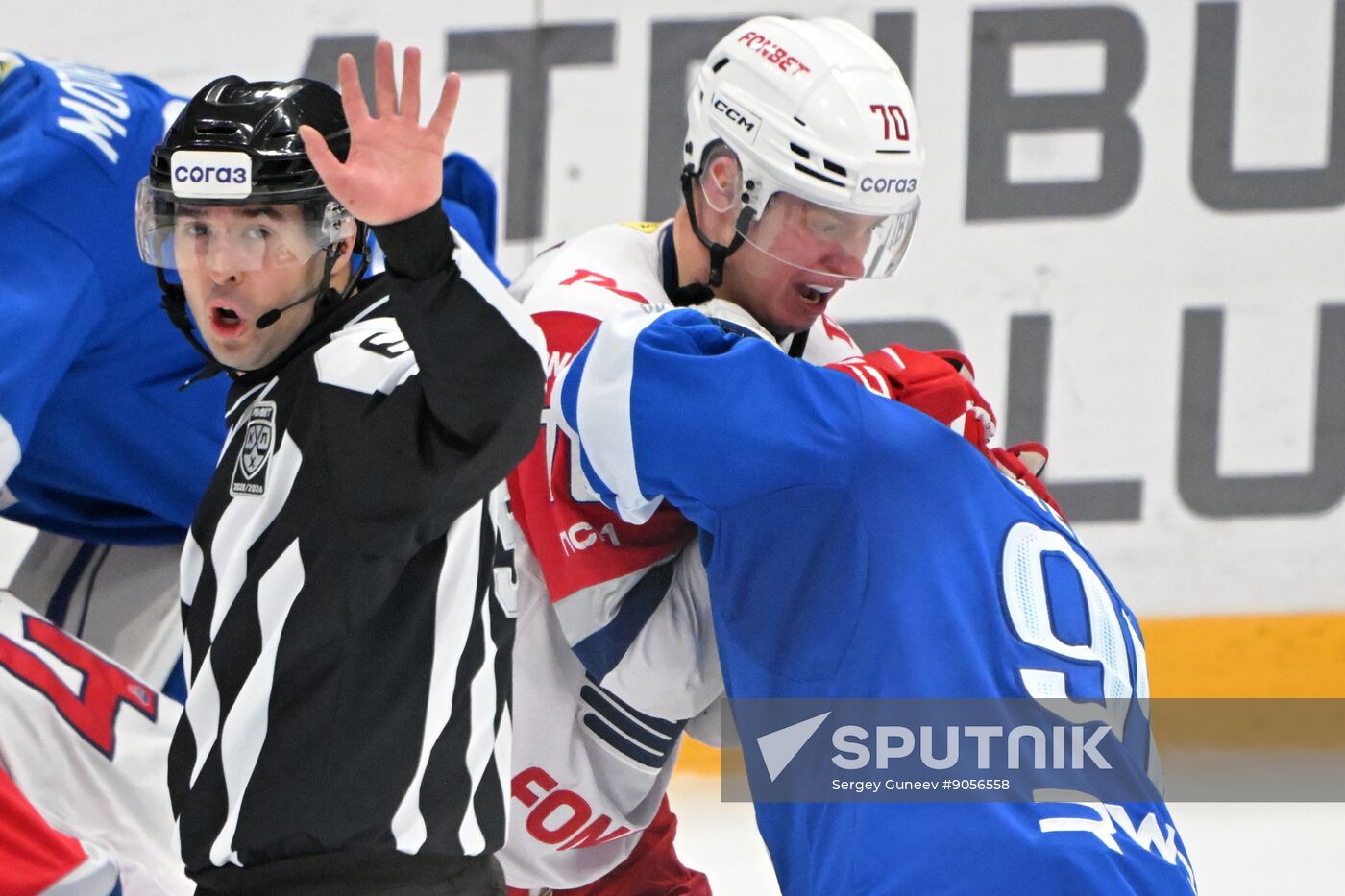 Russia Ice Hockey Kontinental League Dynamo - Lokomotiv