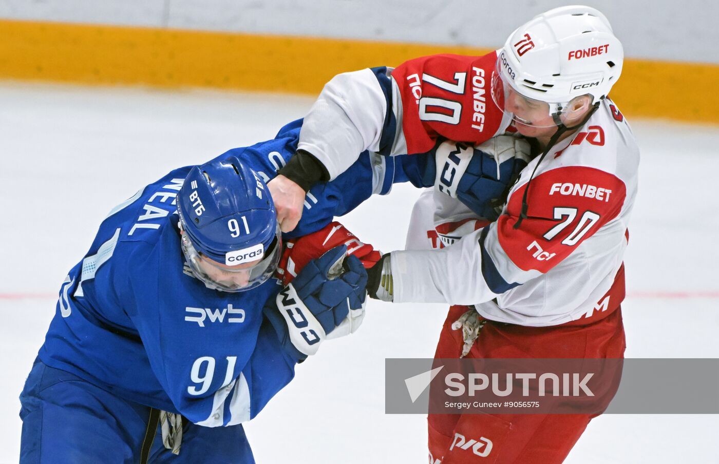 Russia Ice Hockey Kontinental League Dynamo - Lokomotiv
