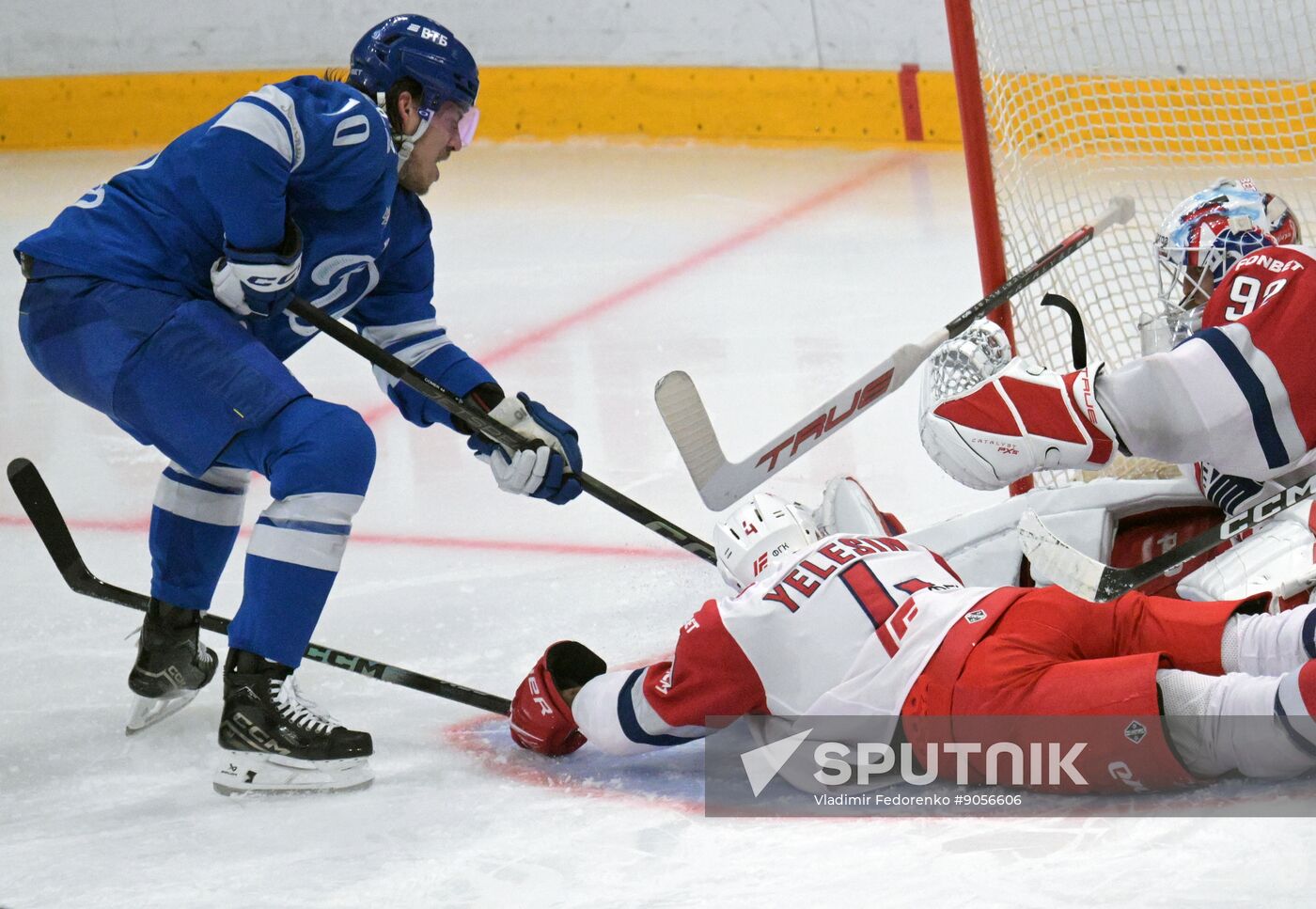 Russia Ice Hockey Kontinental League Dynamo - Lokomotiv