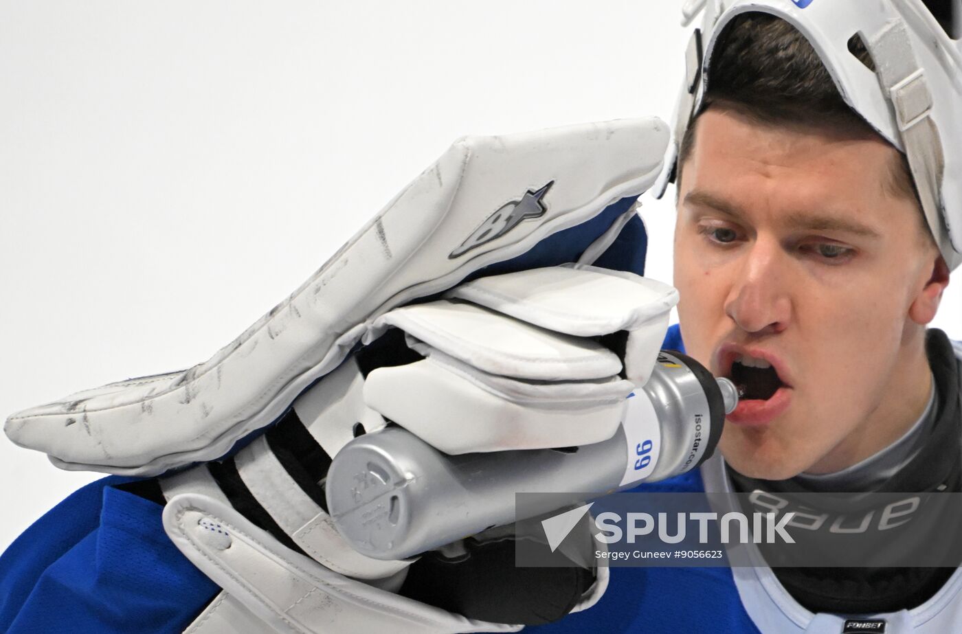 Russia Ice Hockey Kontinental League Dynamo - Lokomotiv