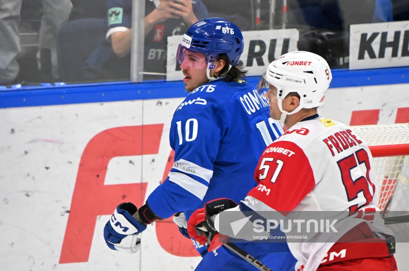 Russia Ice Hockey Kontinental League Dynamo - Lokomotiv