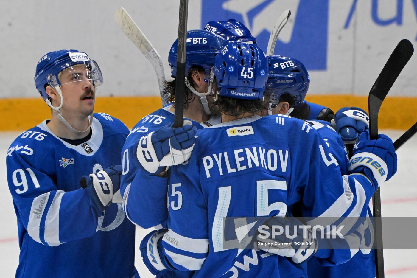 Russia Ice Hockey Kontinental League Dynamo - Lokomotiv