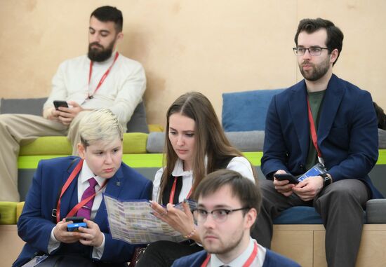 2025 Young Scientists Congress. Investing in Talent: The Role of Endowments and Patronage in Supporting Young Researchers