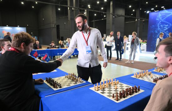 2025 Young Scientists Congress. Simultaneous chess display