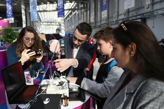 The 2025 Young Scientists Congress. Scientific Salon. Credit is mandatory when using the photo. Location: Russia, Federal territory 'Sirius'. Author: Vladimir Astapkovich. 2025 Young Scientists Congress