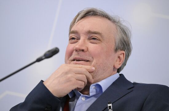 2025 Young Scientists Congress. DNA Through the Ages: The Past and Future of Paleogenetics