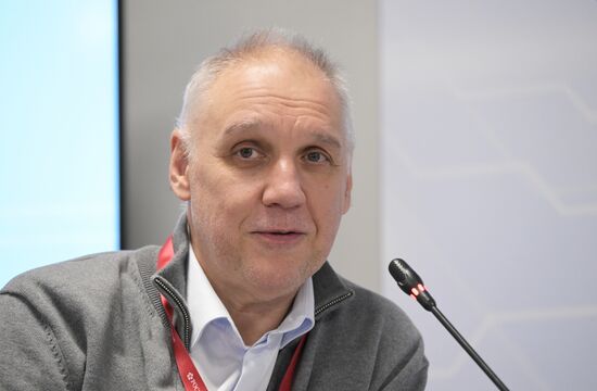 2025 Young Scientists Congress. DNA Through the Ages: The Past and Future of Paleogenetics