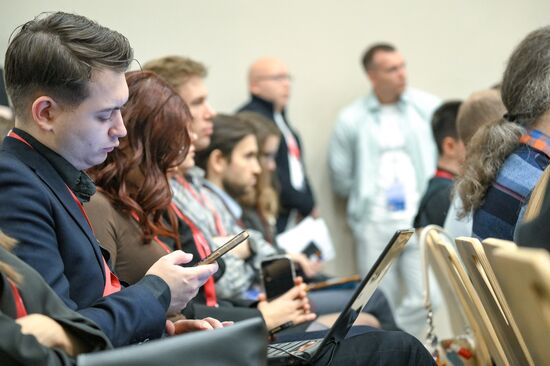 2025 Young Scientists Congress. Research Adviser – A Boss, Coach, or Educator?