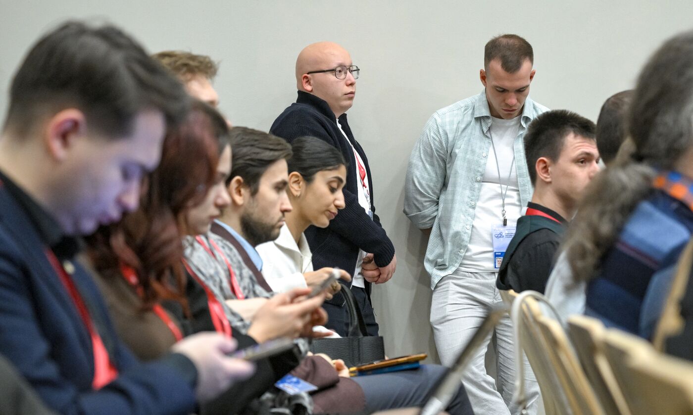 2025 Young Scientists Congress. Research Adviser – A Boss, Coach, or Educator?