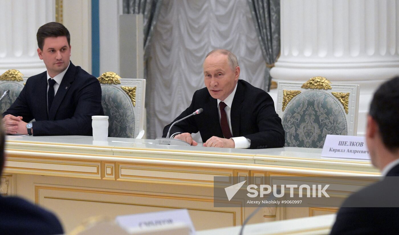 President Vladimir Putin meets with Young Scientists Congress participants
