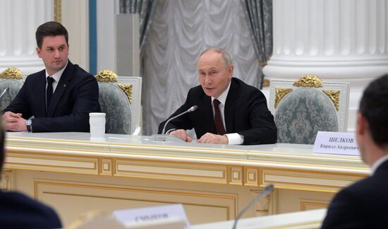 President Vladimir Putin meets with Young Scientists Congress participants