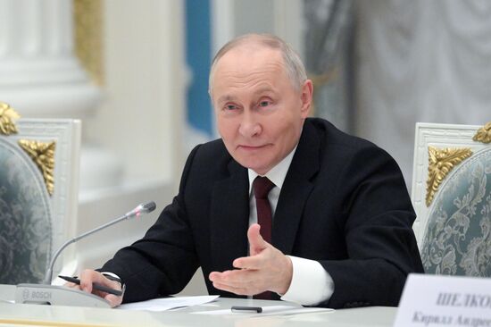 President Vladimir Putin meets with Young Scientists Congress participants