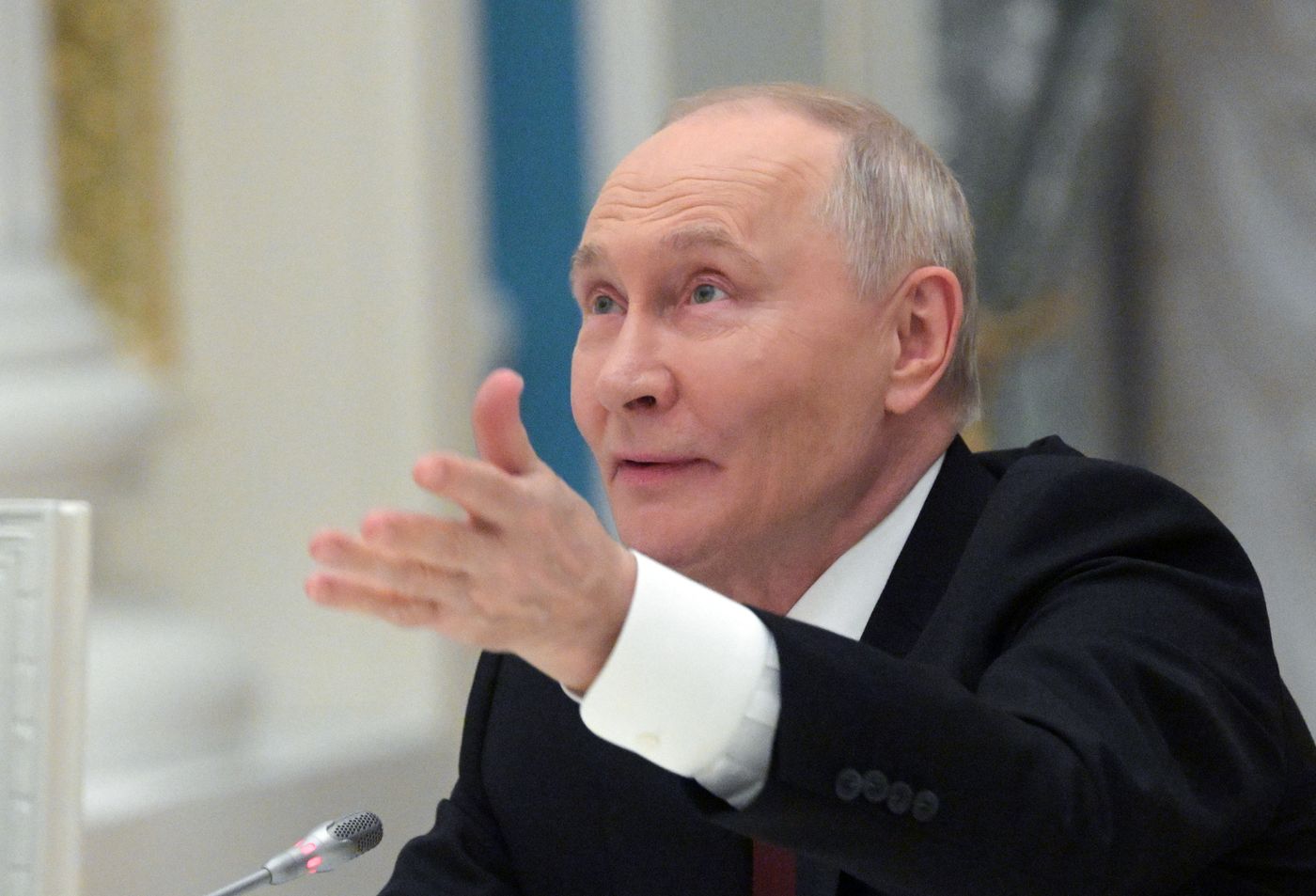 President Vladimir Putin meets with Young Scientists Congress participants