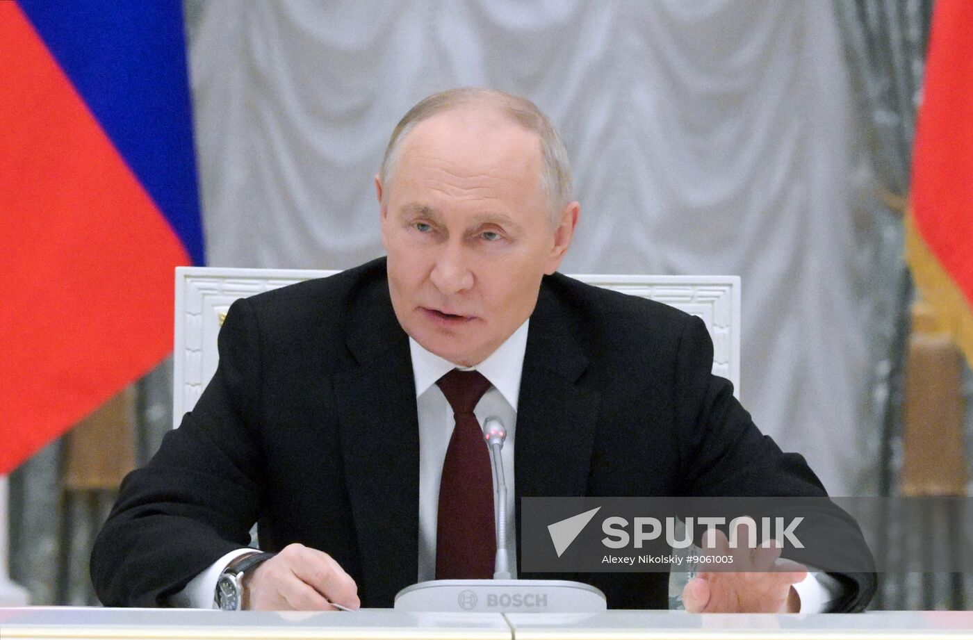 President Vladimir Putin meets with Young Scientists Congress participants