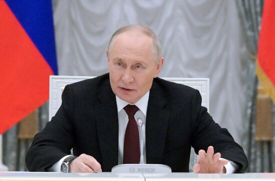 President Vladimir Putin meets with Young Scientists Congress participants