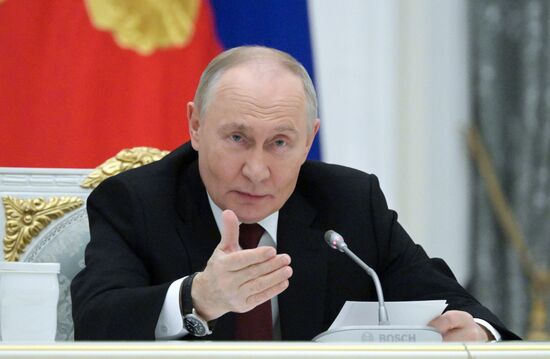 President Vladimir Putin meets with Young Scientists Congress participants