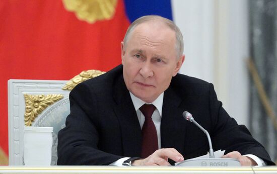 President Vladimir Putin meets with Young Scientists Congress participants