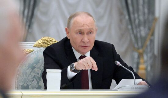 President Vladimir Putin meets with Young Scientists Congress participants