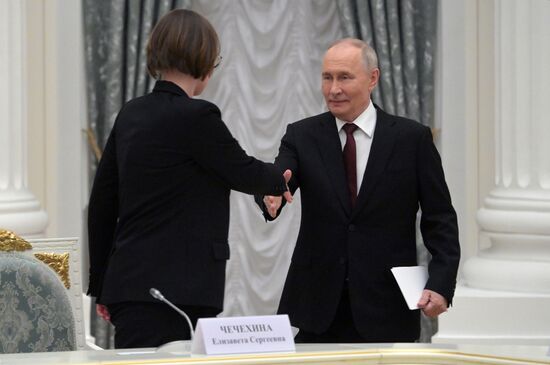 President Vladimir Putin meets with Young Scientists Congress participants