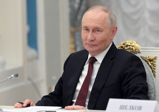 President Vladimir Putin meets with Young Scientists Congress participants