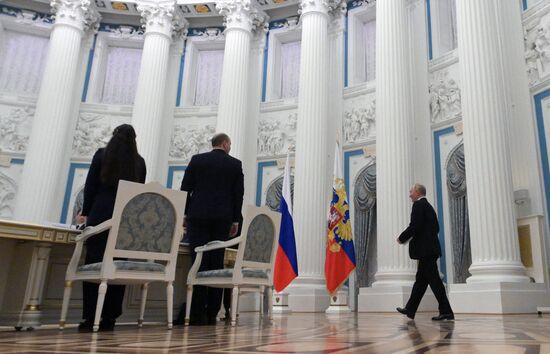 President Vladimir Putin meets with Young Scientists Congress participants