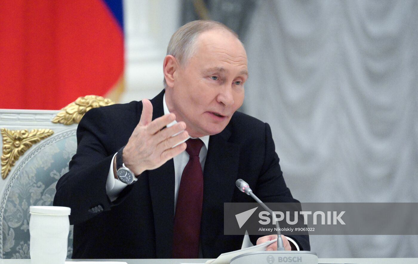 President Vladimir Putin meets with Young Scientists Congress participants