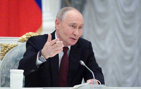 President Vladimir Putin meets with Young Scientists Congress participants