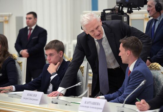 President Vladimir Putin meets with Young Scientists Congress participants
