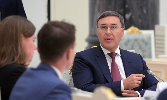 President Vladimir Putin meets with Young Scientists Congress participants