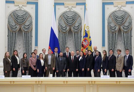 President Vladimir Putin meets with Young Scientists Congress participants