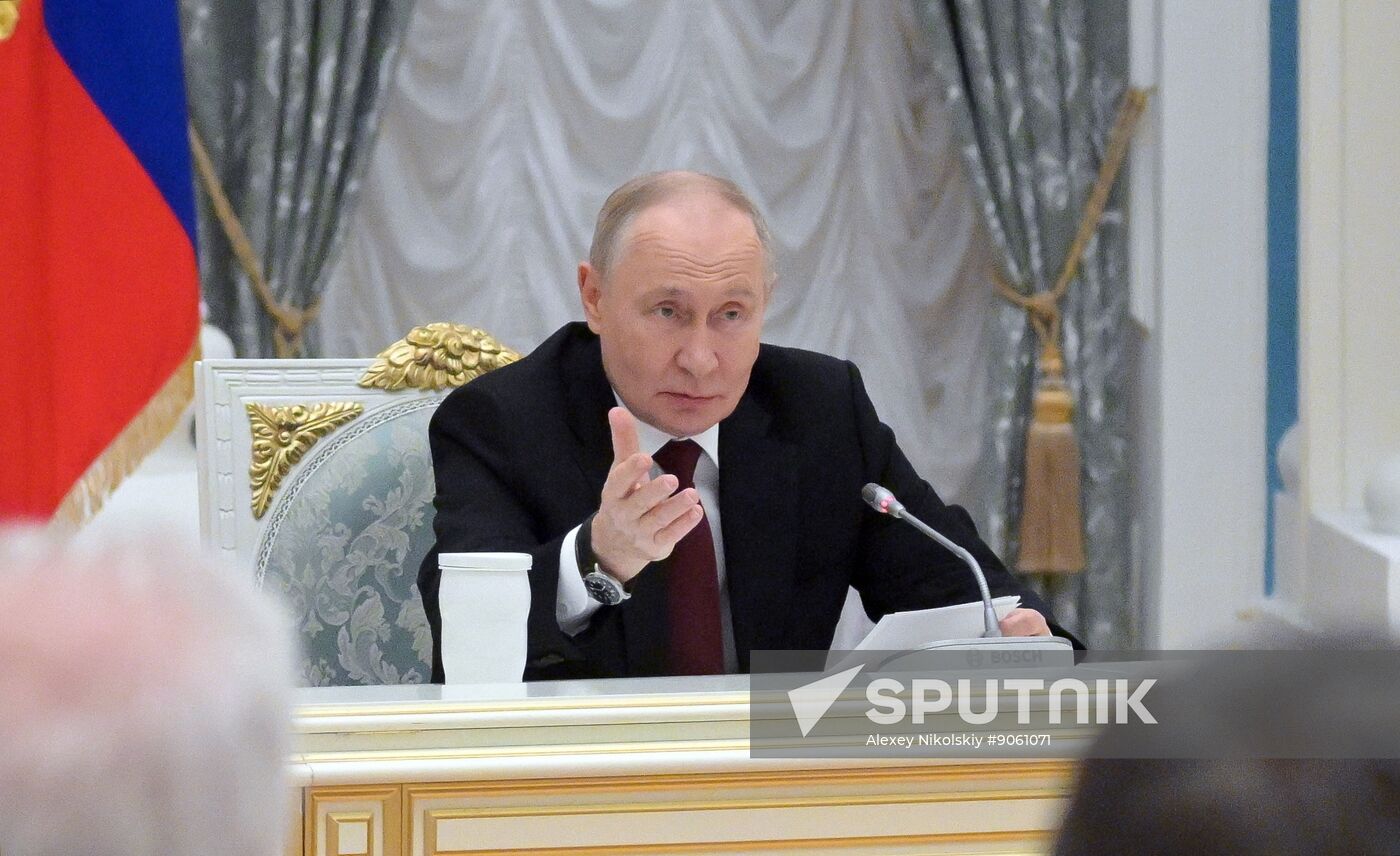 President Vladimir Putin meets with Young Scientists Congress participants